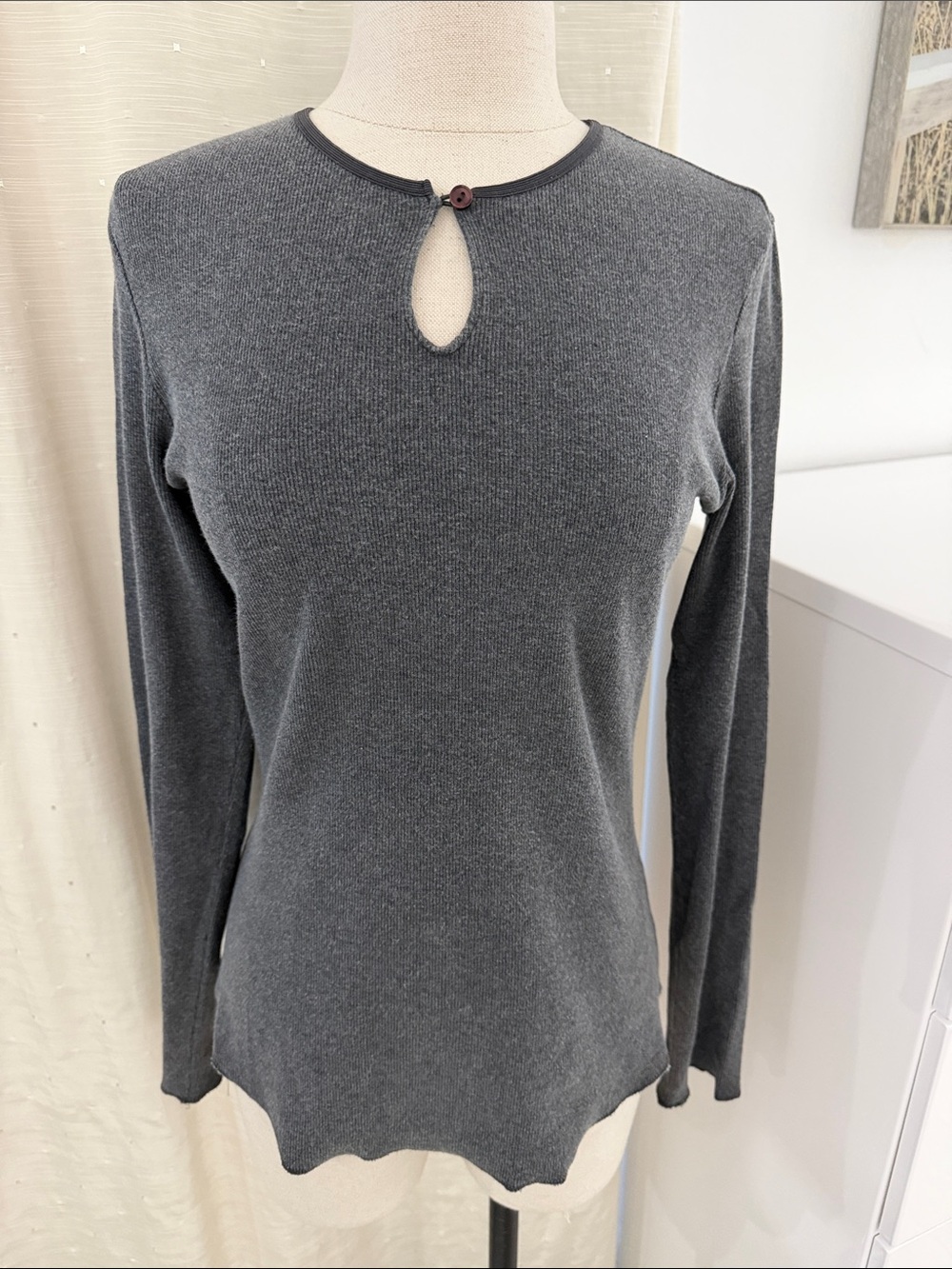 GAP Gray Crewneck Sweater with Keyhole Detail size L